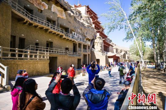 莫高窟10月份拍照穿什么衣服?莫高窟暑假天气情况-图2 莫高窟10月份拍照穿什么衣服?莫高窟暑假天气情况-图2
