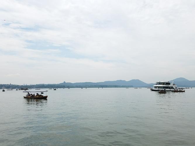 描绘西湖在不同天气条件下的词句?杭州西湖天气情况-图2 描绘西湖在不同天气条件下的词句?杭州西湖天气情况-图2