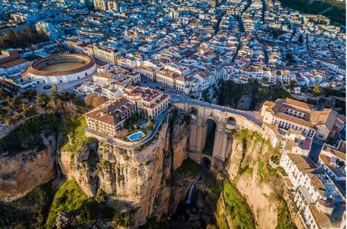 西班牙一月份适合去旅游吗？安达上午天气情况