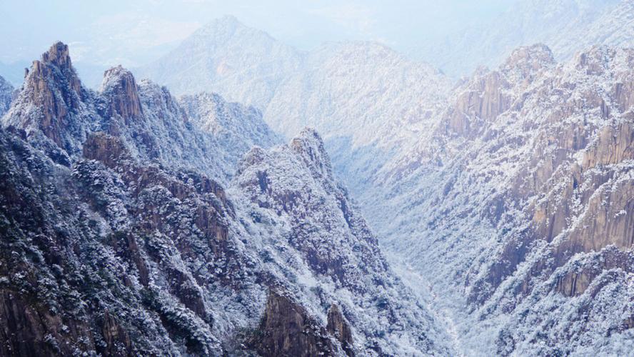 请问七月份黄山山上冷吗温度大概是多？黄山黟县天气情况