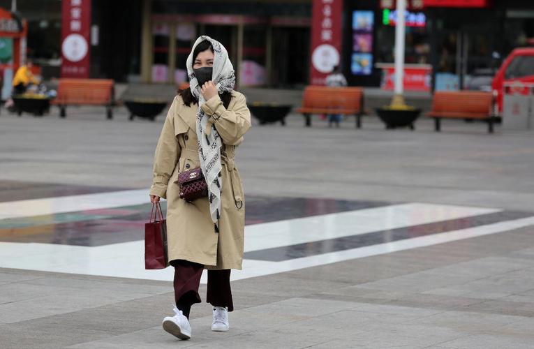 按郑州今天的天气,最适合穿什么衣服?郑州最近天气情况-图1 按郑州今天的天气,最适合穿什么衣服?郑州最近天气情况-图1