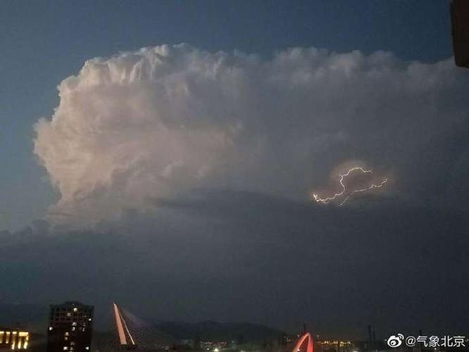 云加闪电指什么天气?闪电湖天气情况-图2 云加闪电指什么天气?闪电湖天气情况-图2