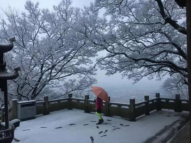 五月去雪窦山上去冷吗？今天奉化天气情况