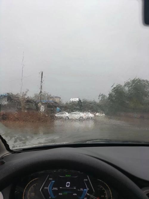 牧马人下雨天漏水吗?吉普寨天气情况-图2 牧马人下雨天漏水吗?吉普寨天气情况-图2