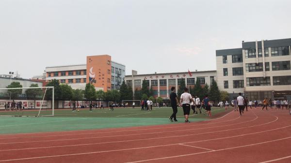 郑州14中初中部怎么样?14号郑州天气情况-图3 郑州14中初中部怎么样?14号郑州天气情况-图3