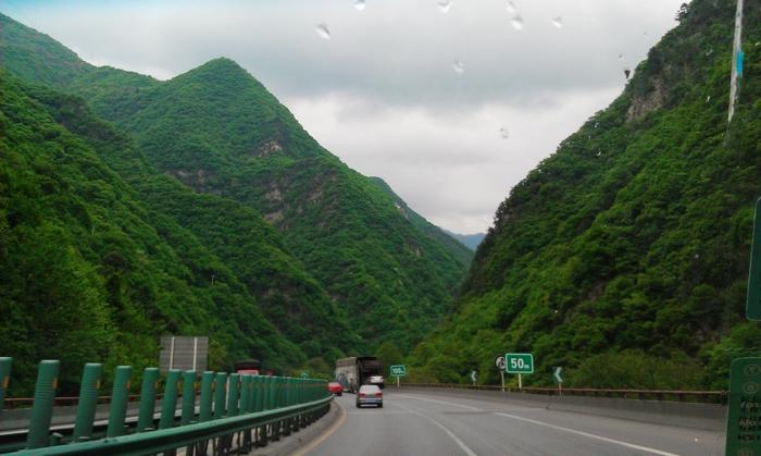 秦岭雨大吗?秦岭地区天气情况-图2 秦岭雨大吗?秦岭地区天气情况-图2