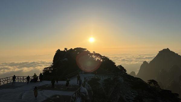 黄山12月份能在山顶过夜吗?安微黄山天气情况-图3 黄山12月份能在山顶过夜吗?安微黄山天气情况-图3