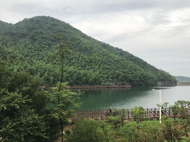 长兴旅游景点有哪些不要门票的？长兴明天的天气情况