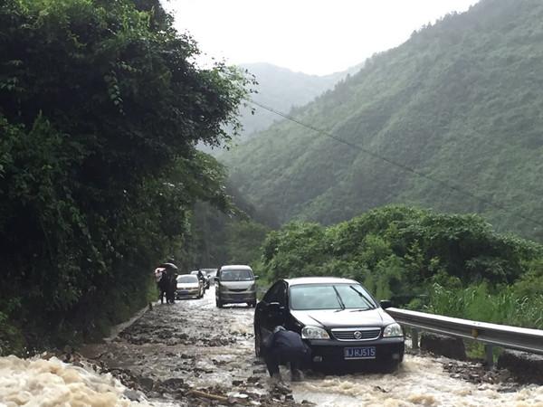 高温天气水泥地面可以洒水吗?天台山天气情况-图3 高温天气水泥地面可以洒水吗?天台山天气情况-图3