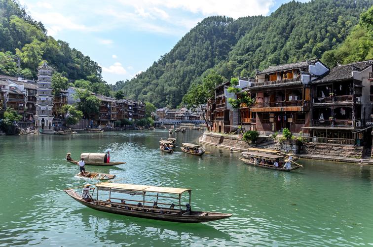 凤凰古城这几天天气适合旅游吗?查最近凤凰天气情况-图3 凤凰古城这几天天气适合旅游吗?查最近凤凰天气情况-图3