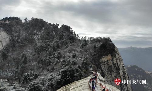 现在上华山冷吗?华山今天的天气情况-图2 现在上华山冷吗?华山今天的天气情况-图2