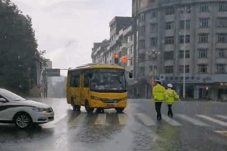 这两年福建宁德怎么老是下雨?一下就是好几天都出不了门、干不了活,雨水停不了两天又开始下,真烦?宁德明天什么天气情况-图3 这两年福建宁德怎么老是下雨?一下就是好几天都出不了门、干不了活,雨水停不了两天又开始下,真烦?宁德明天什么天气情况-图3