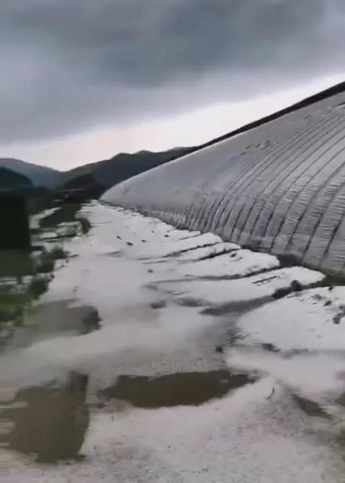 今天丹东东港冰雹下得大吗？东港明天的天气情况
