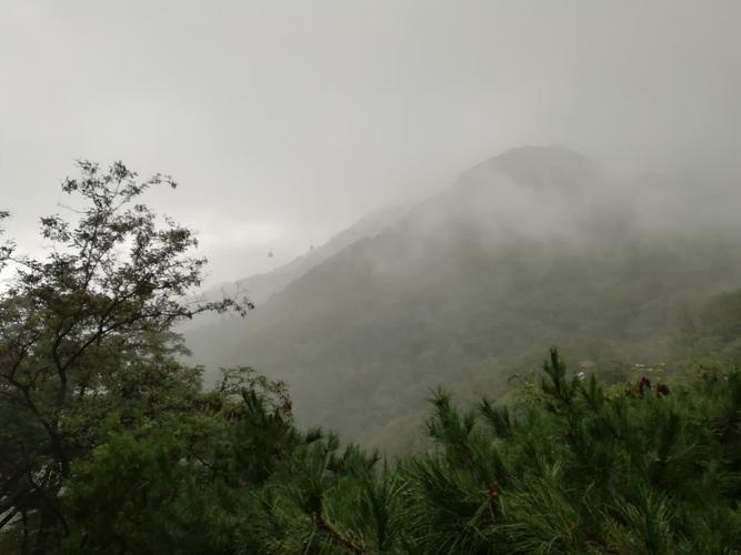 山东泰山天气有雨能爬山么?明天泰山的天气情况-图2 山东泰山天气有雨能爬山么?明天泰山的天气情况-图2