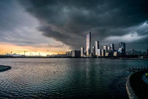 暴雨还能从深圳去香港吗?深圳及香港天气情况-图1 暴雨还能从深圳去香港吗?深圳及香港天气情况-图1